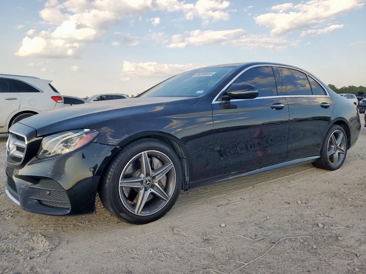 MERCEDES-BENZ E-CLASS 300