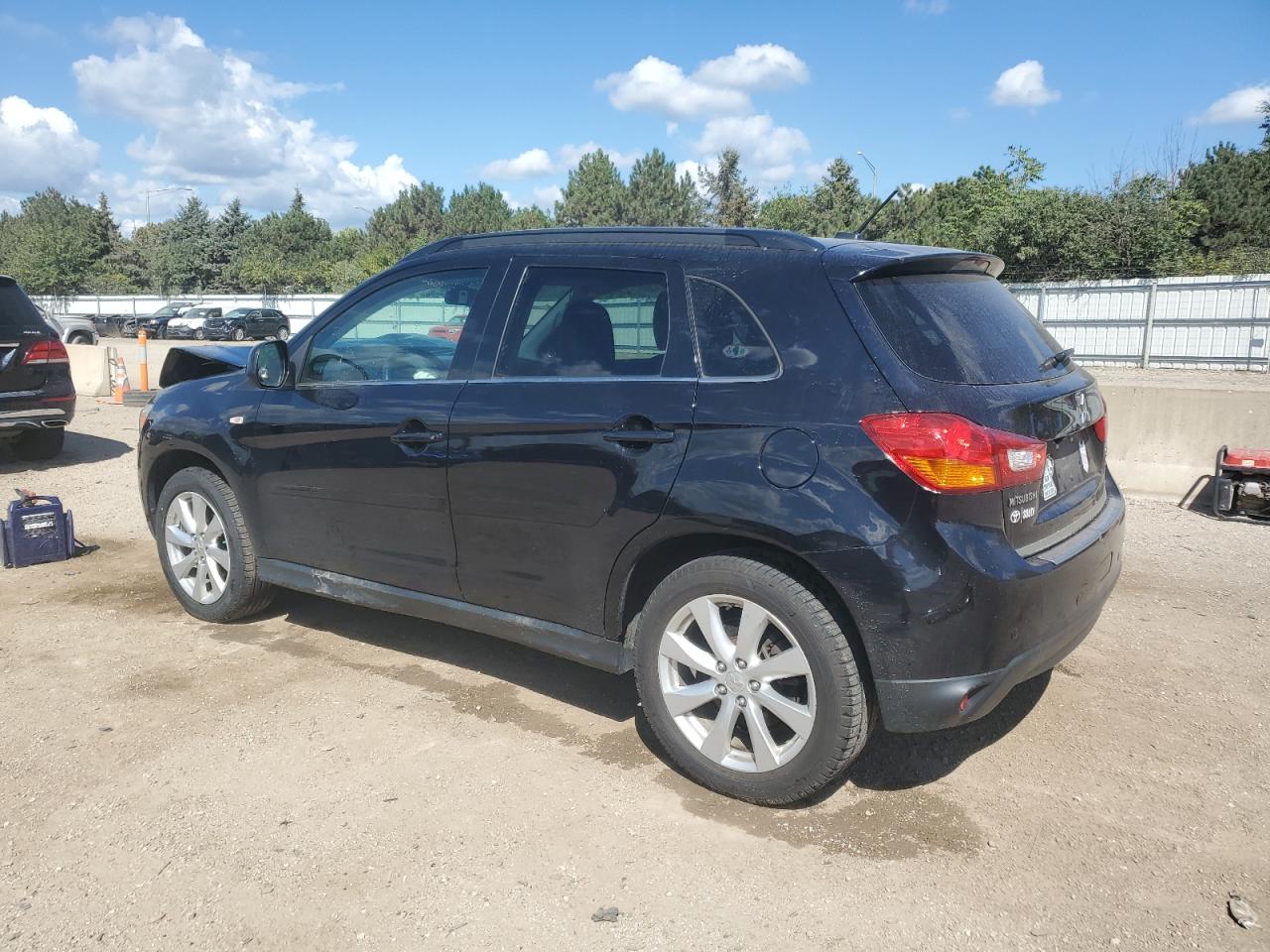 MITSUBISHI OUTLANDER SE