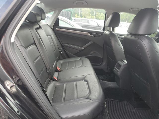 2017 VOLKSWAGEN PASSAT R-L 1VWDT7A31HC039696