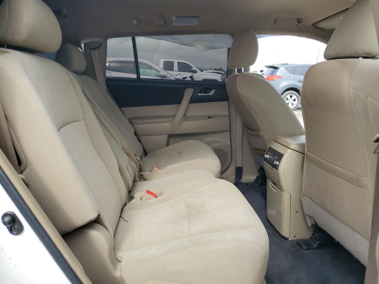 TOYOTA HIGHLANDER BASE