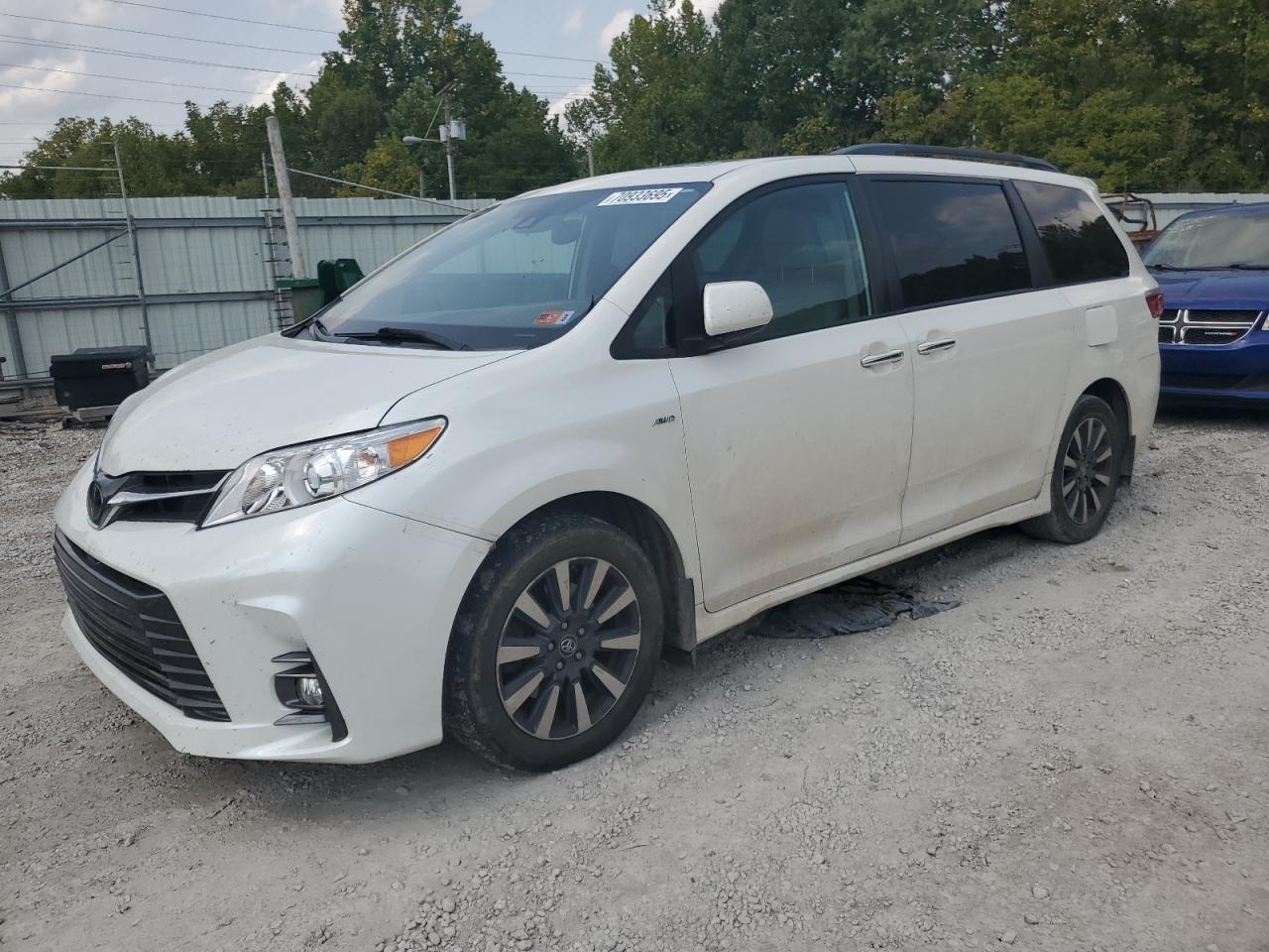 TOYOTA SIENNA XLE