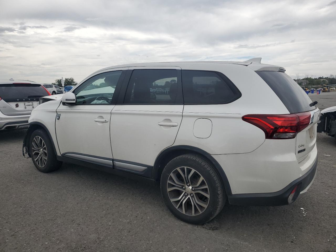 MITSUBISHI OUTLANDER SE