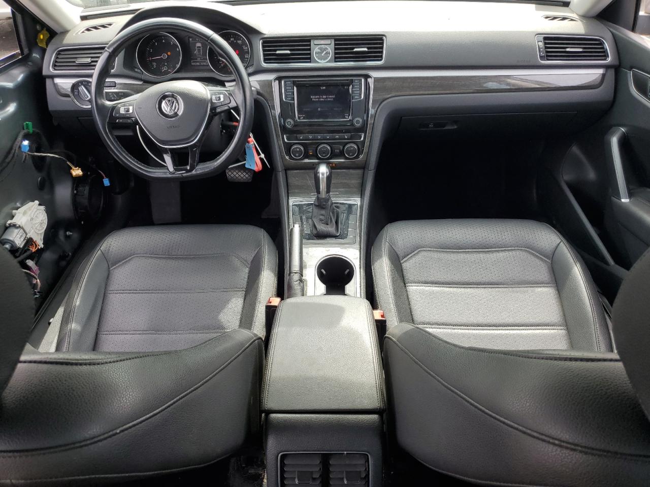 VOLKSWAGEN PASSAT SE