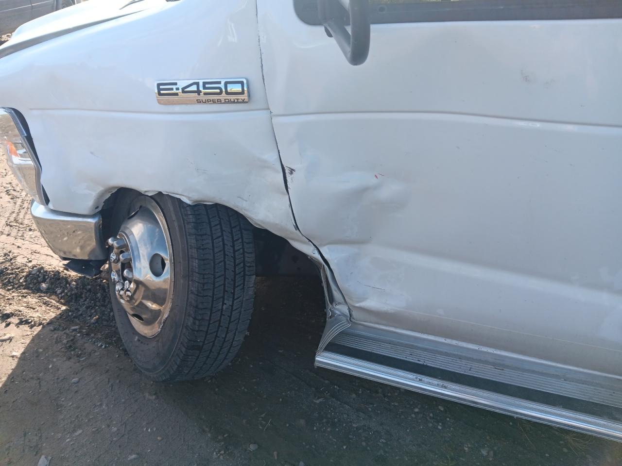 FORD ECONOLINE E450 SUPER DUTY CUTAWAY VAN