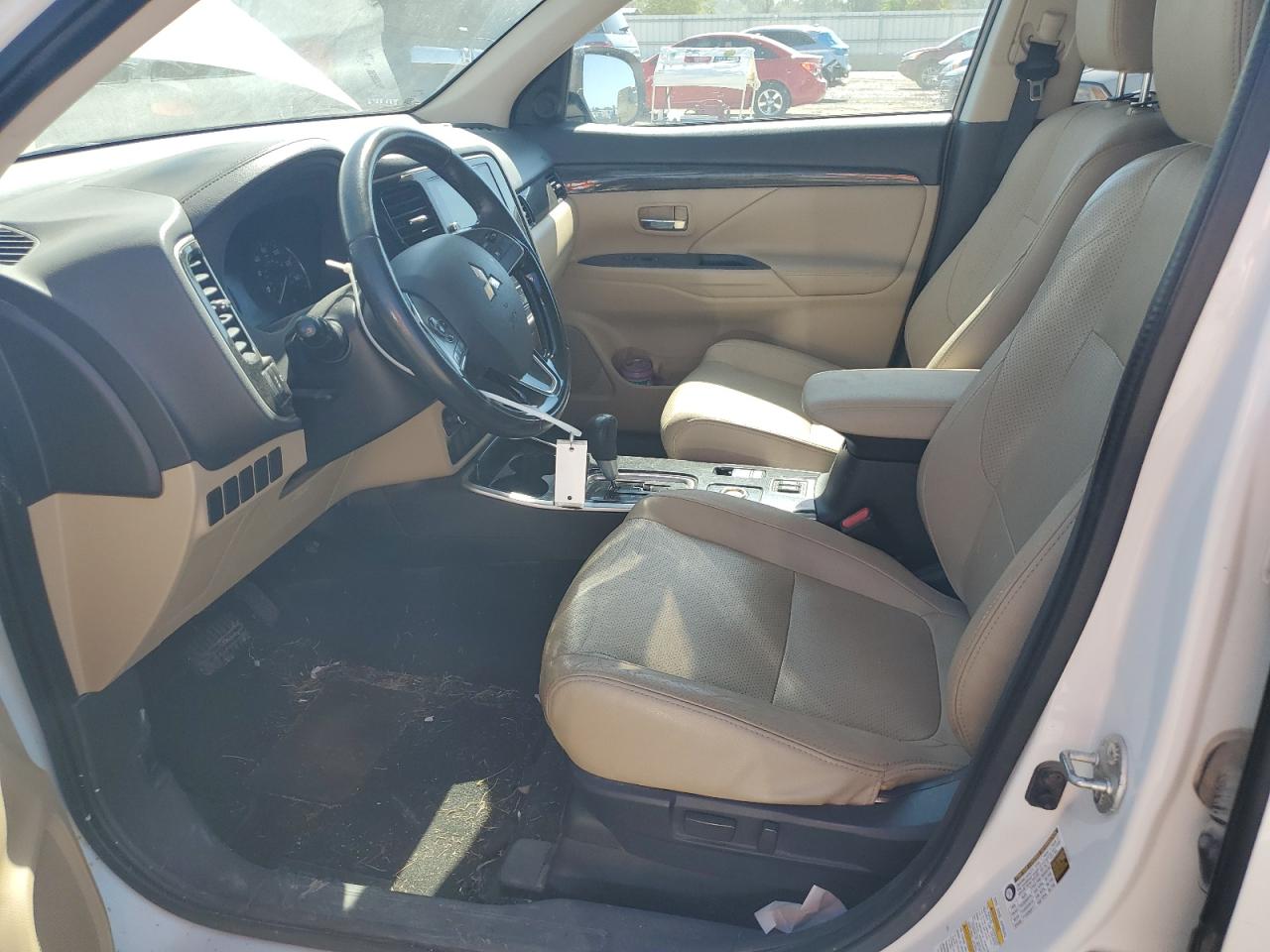 MITSUBISHI OUTLANDER SE