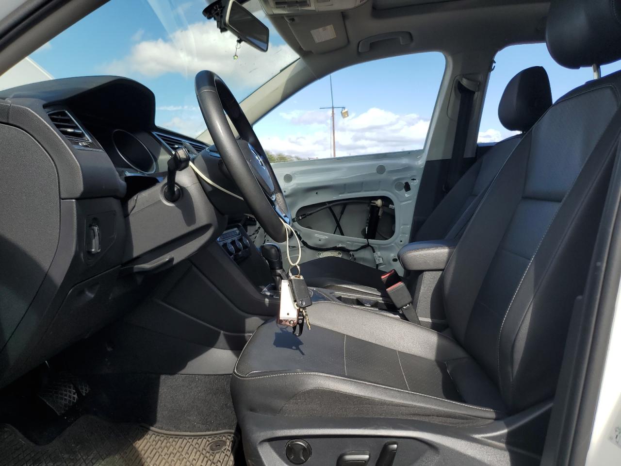 VOLKSWAGEN TIGUAN SE