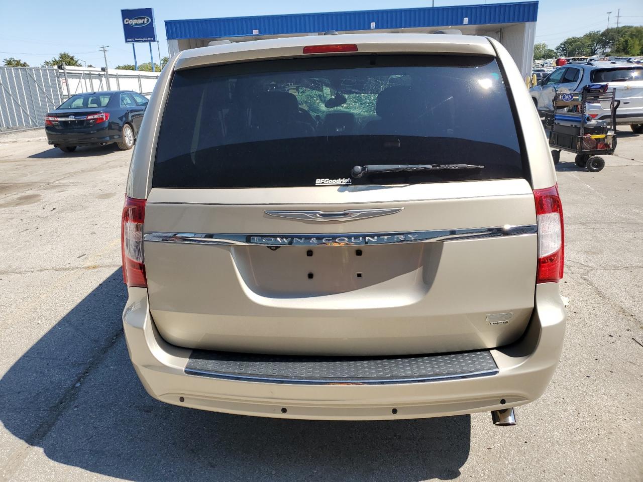 CHRYSLER TOWN & COUNTRY TOURING L