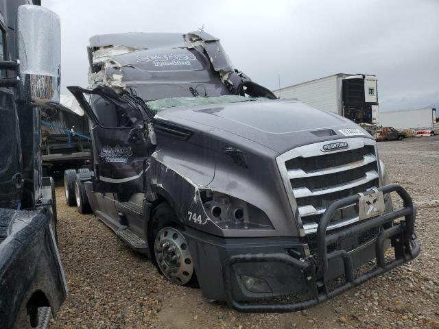 Global Auto Auctions: 2025 FREIGHTLINER CASCADIA 1