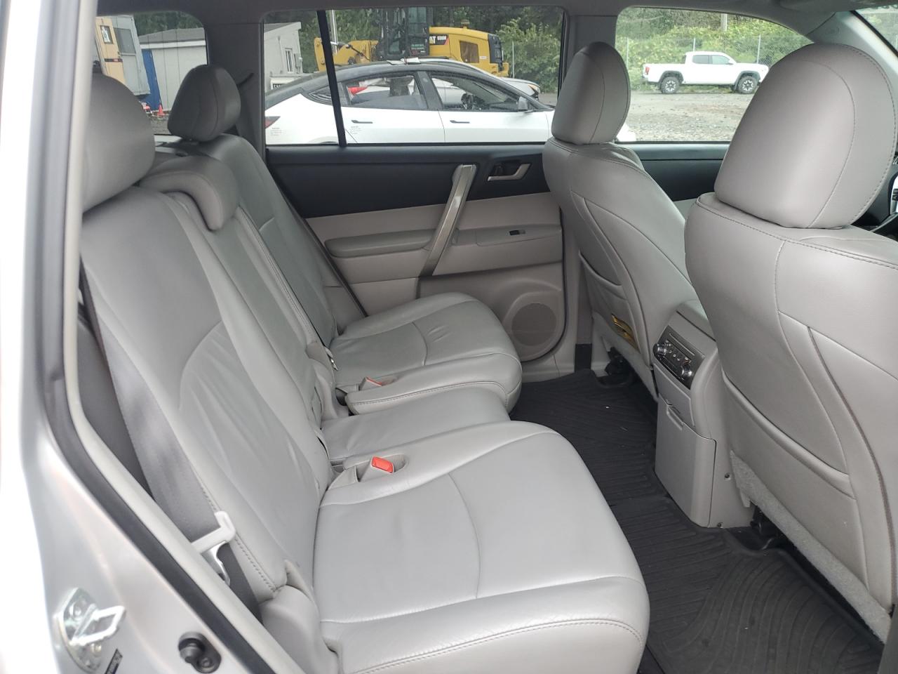 TOYOTA HIGHLANDER BASE