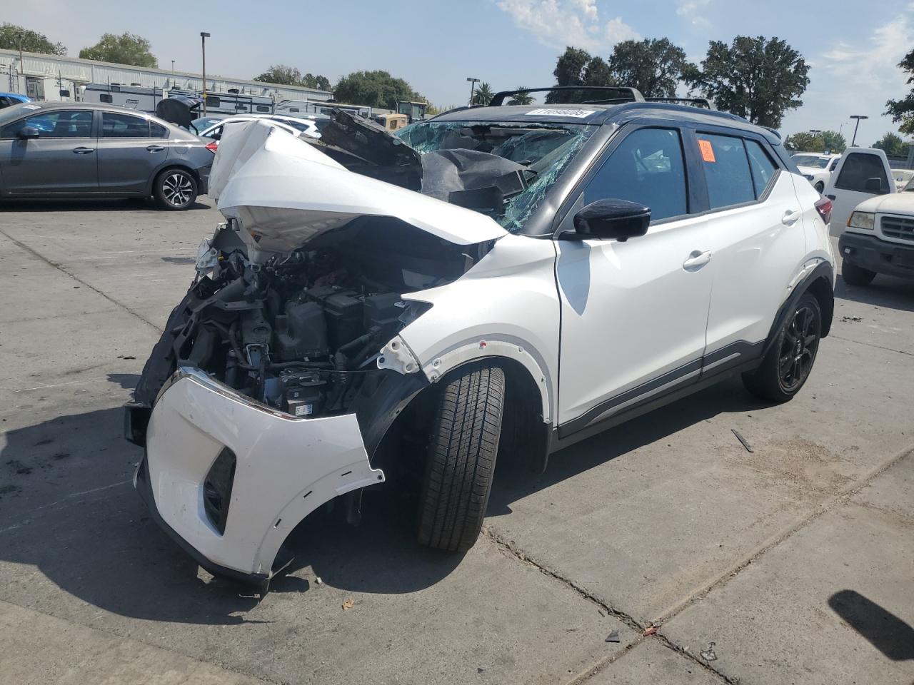 NISSAN KICKS SR