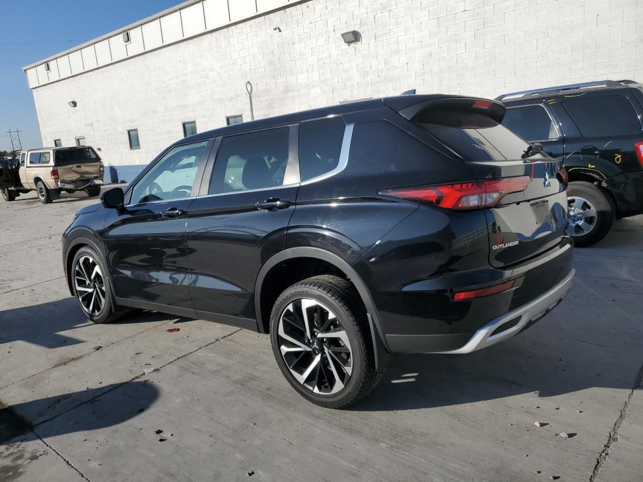 MITSUBISHI OUTLANDER SE