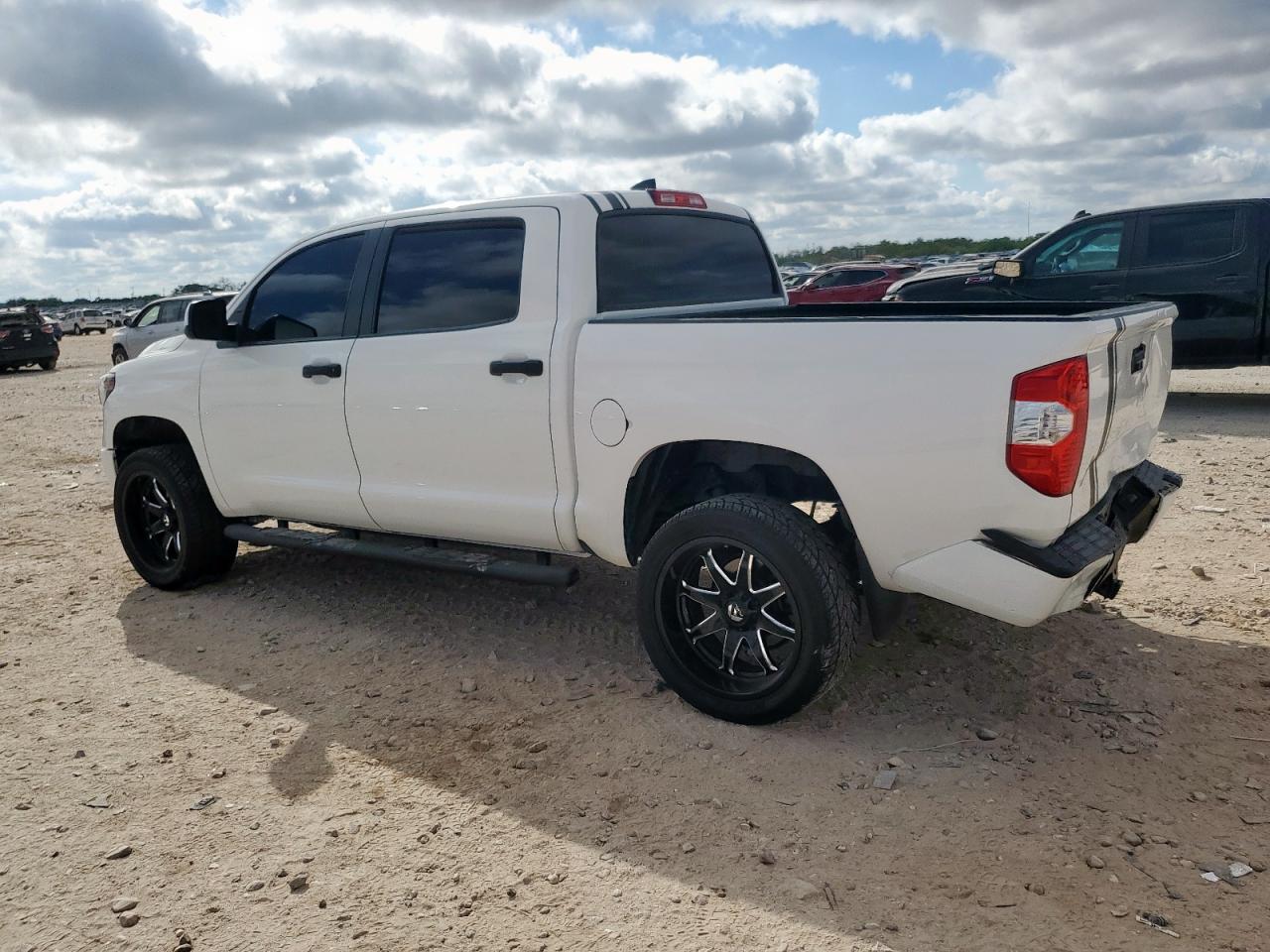 TOYOTA TUNDRA CREWMAX SR5