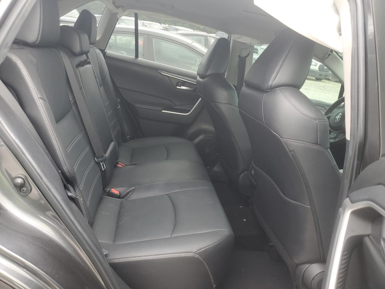 TOYOTA RAV4 XLE PREMIUM