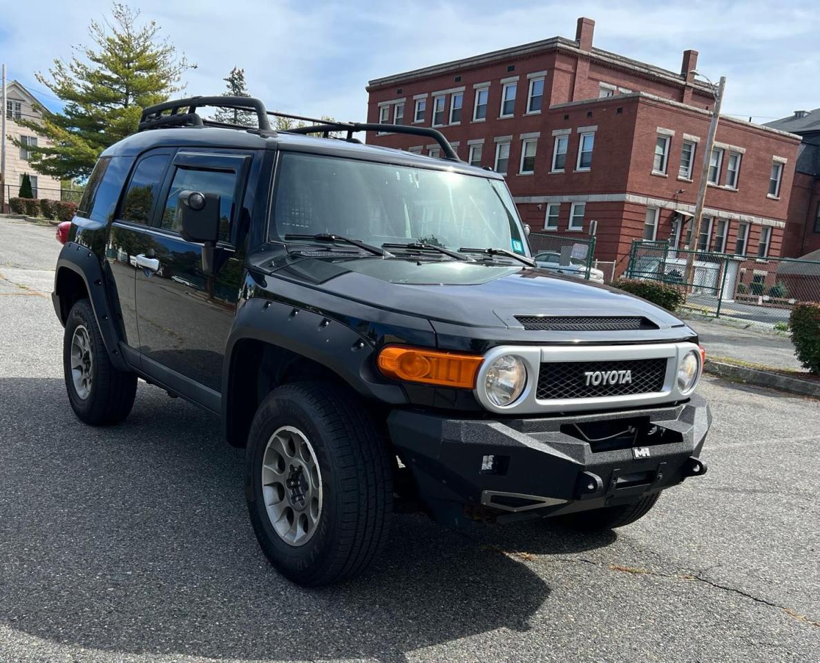 TOYOTA FJ CRUISER