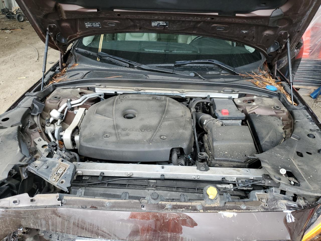 VOLVO S90 T5 MOMENTUM