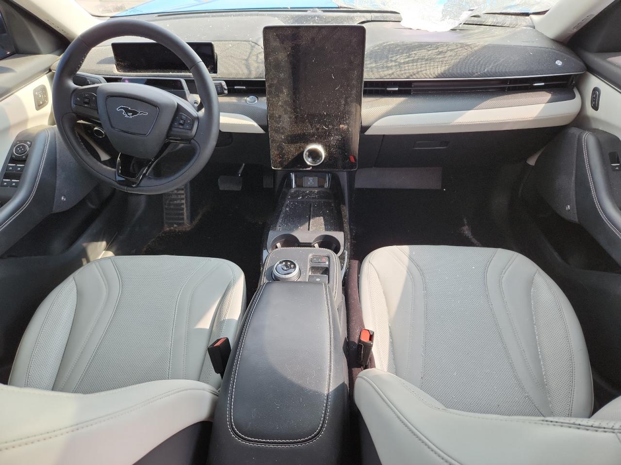 FORD MUSTANG PREMIUM