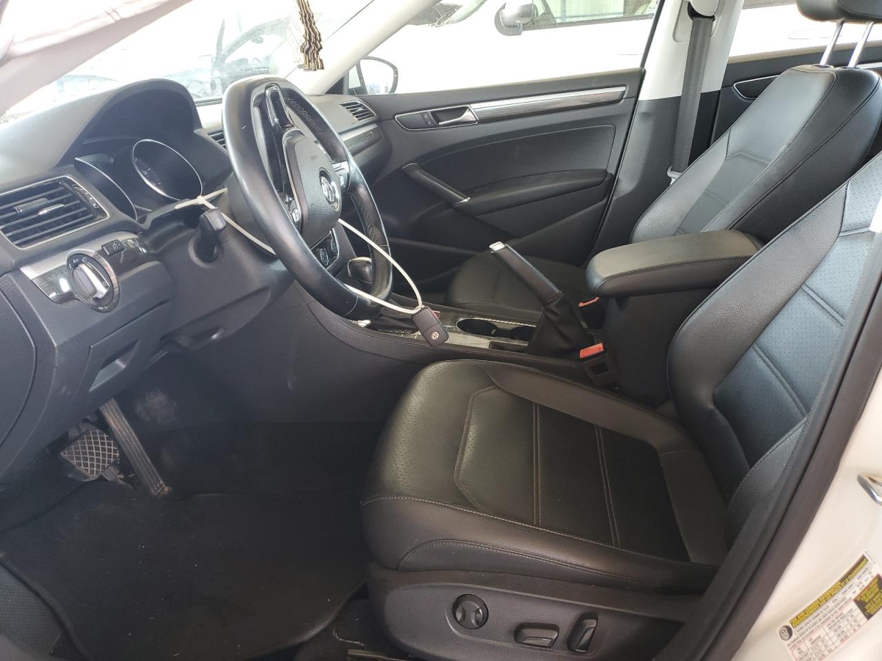 VOLKSWAGEN PASSAT SE