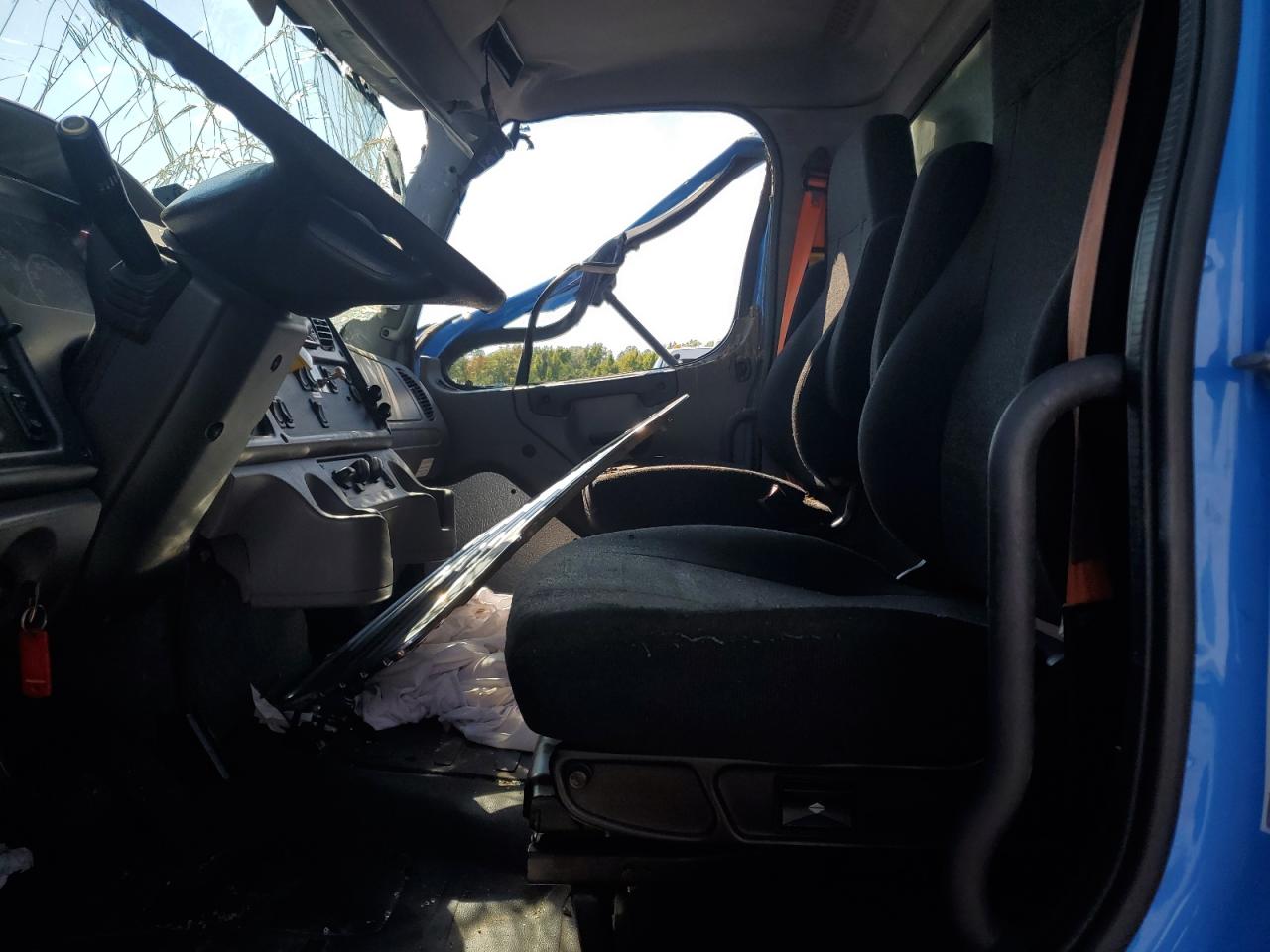 Lot #3277136943 2016 FREIGHTLINER M2 106 MED