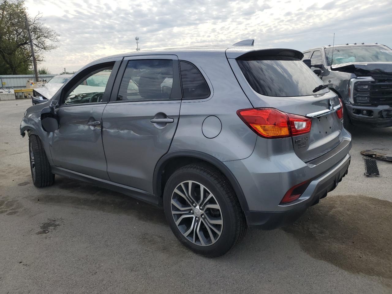 MITSUBISHI OUTLANDER ES