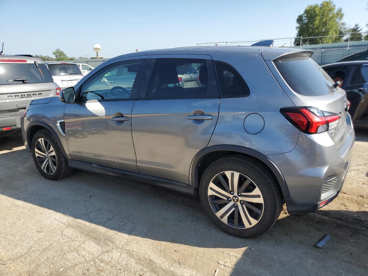 MITSUBISHI OUTLANDER ES