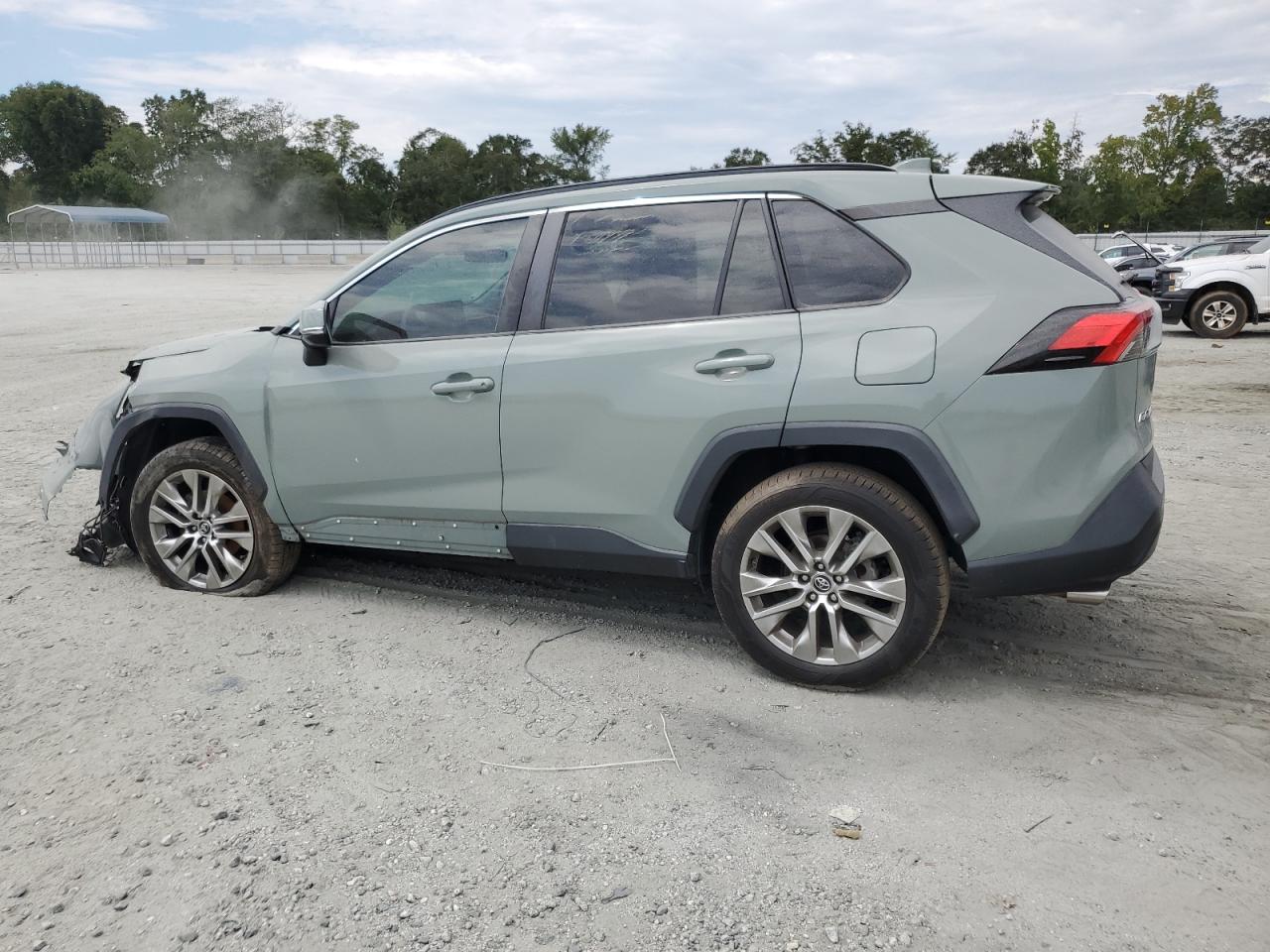 TOYOTA RAV4 XLE PREMIUM