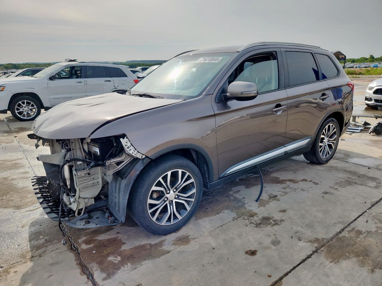 MITSUBISHI OUTLANDER SE