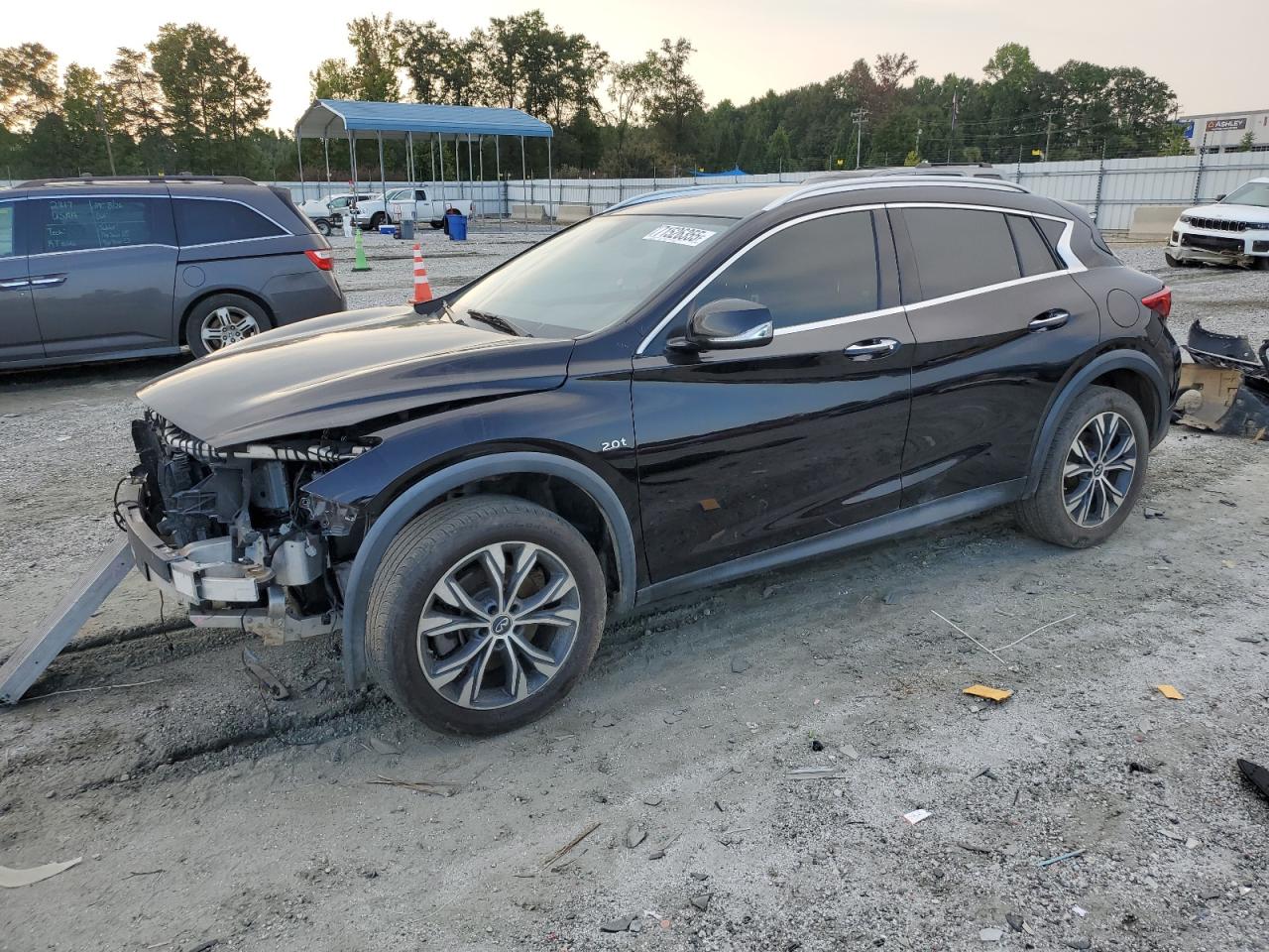 INFINITI QX30 BASE