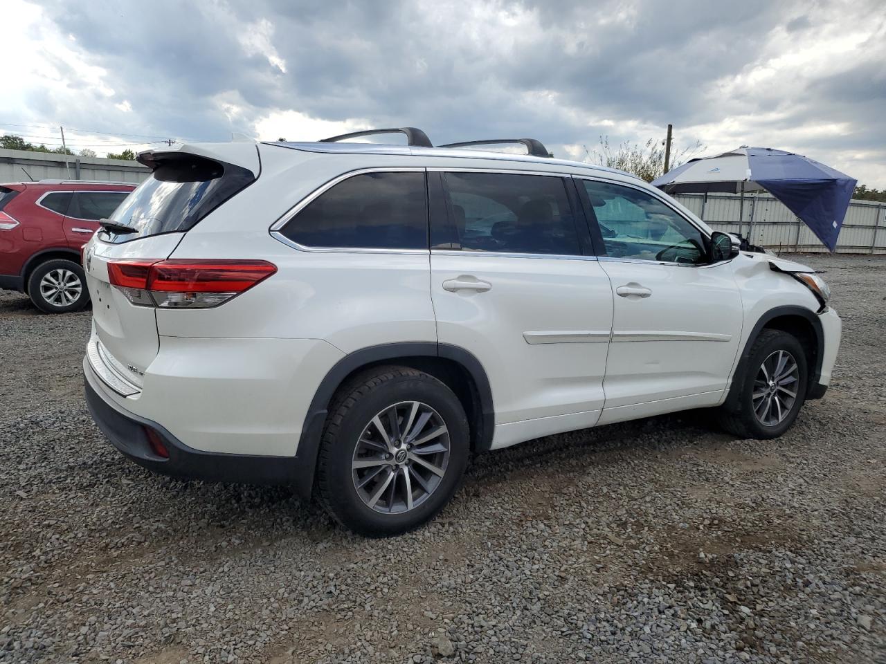 TOYOTA HIGHLANDER SE