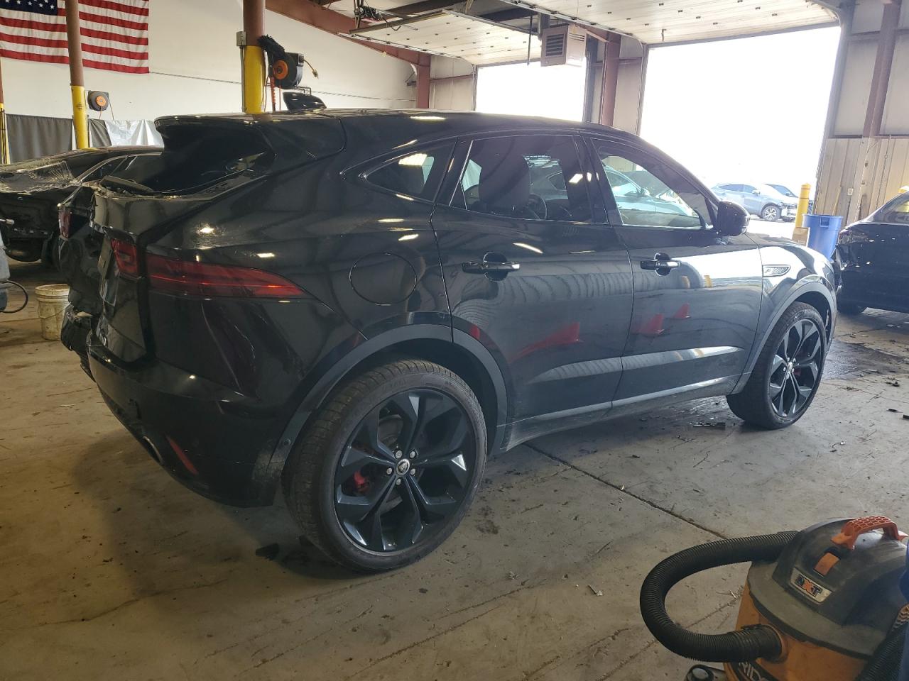 JAGUAR E-TYPE R-DYNAMIC SE