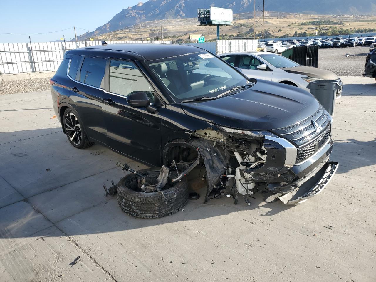 MITSUBISHI OUTLANDER SE