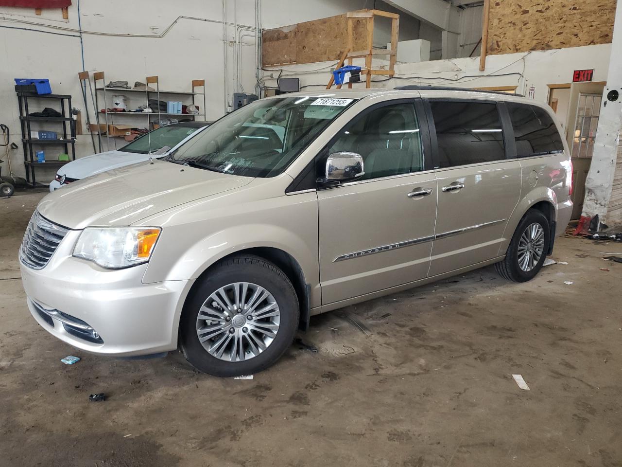 CHRYSLER TOWN & COUNTRY TOURING L