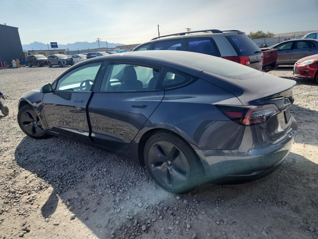 TESLA MODEL 3