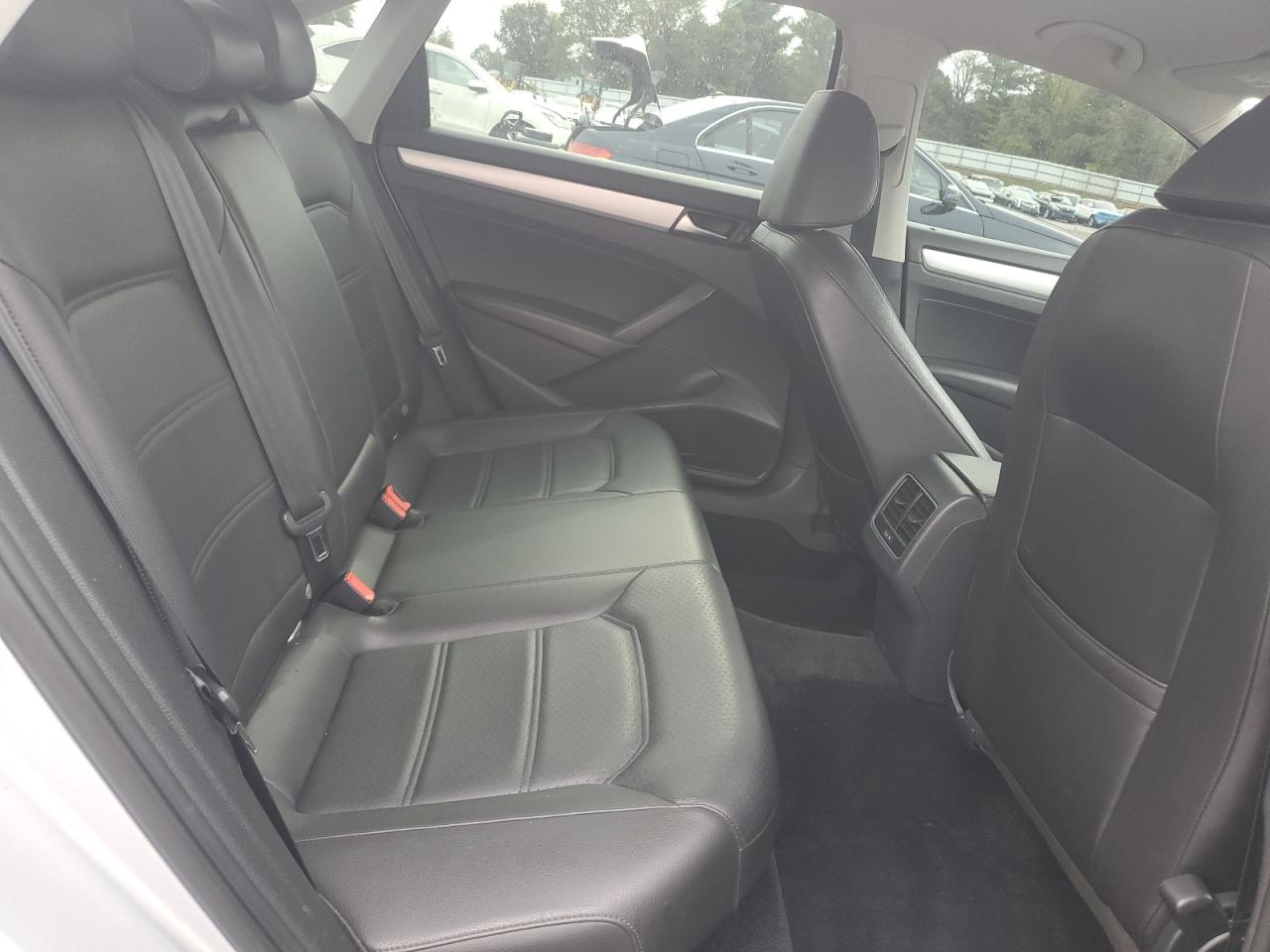 VOLKSWAGEN PASSAT SE