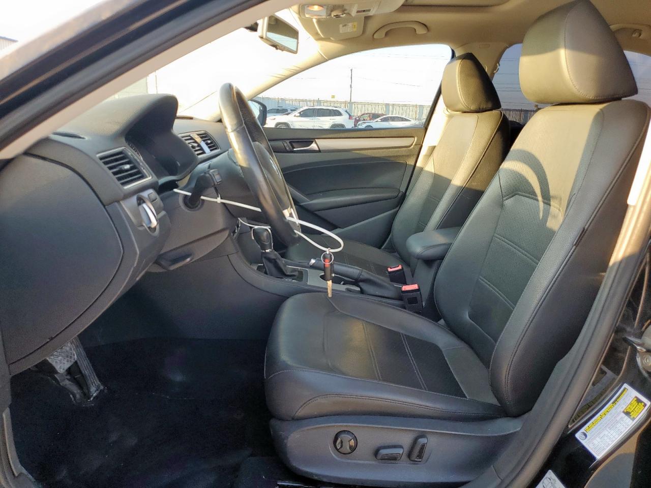 VOLKSWAGEN PASSAT SE