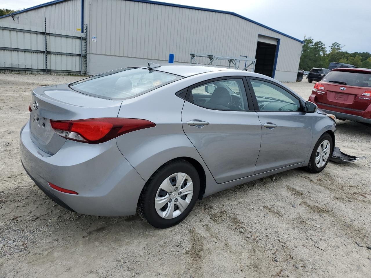 HYUNDAI ELANTRA SE