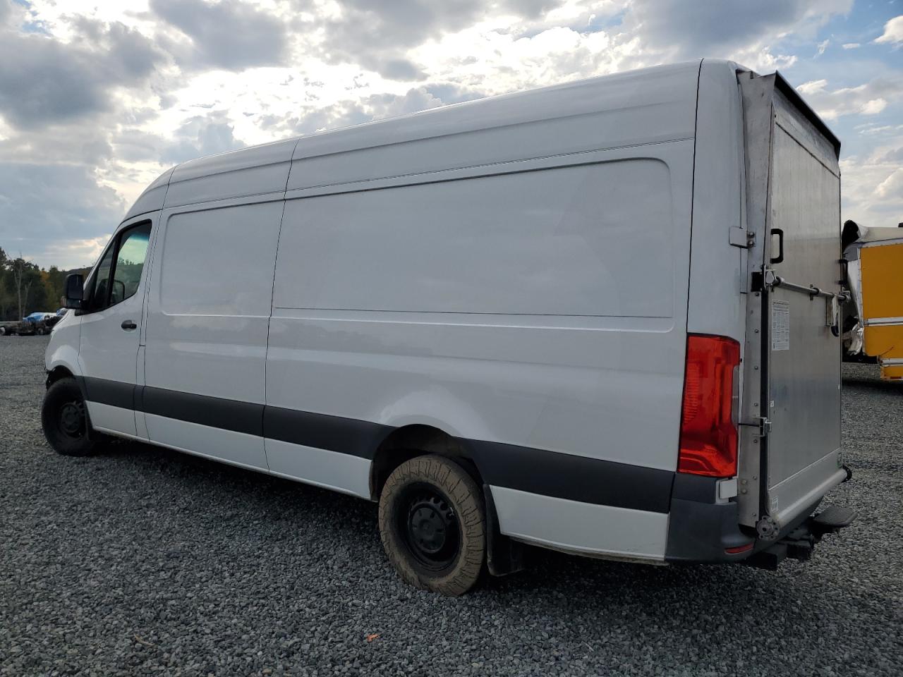MERCEDES-BENZ SPRINTER 2500