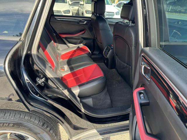 2017 PORSCHE MACAN WP1AA2A50HLB01197
