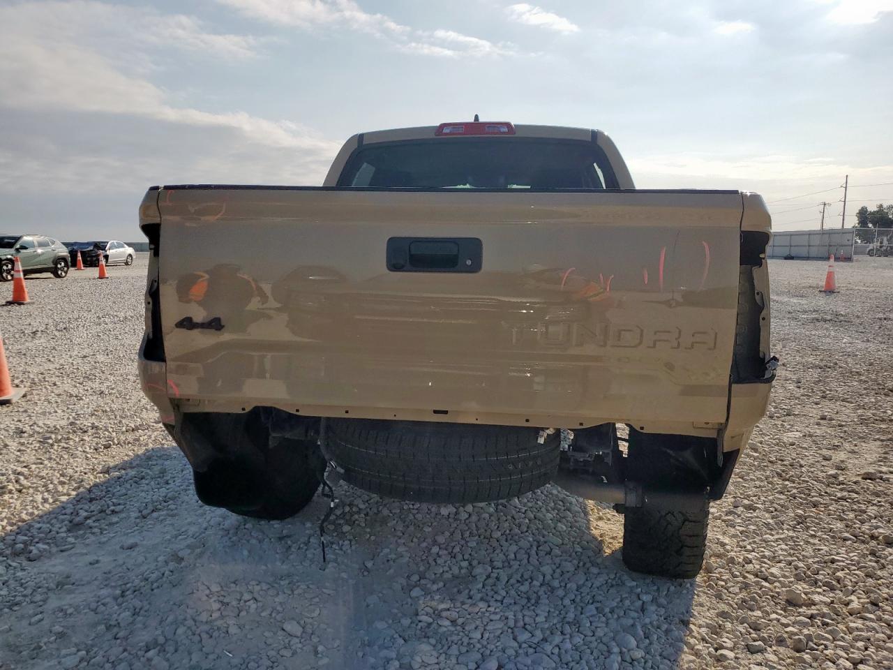 TOYOTA TUNDRA CREWMAX SR5