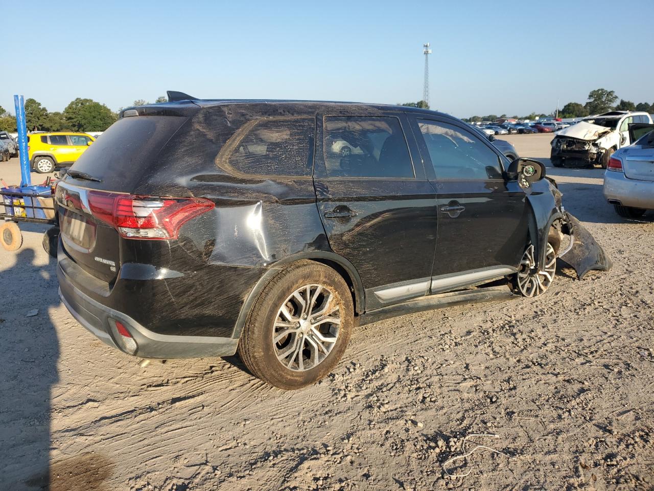 MITSUBISHI OUTLANDER SE