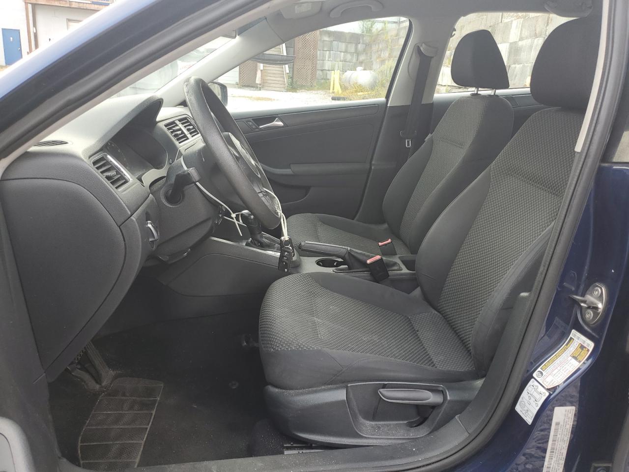 VOLKSWAGEN JETTA BASE