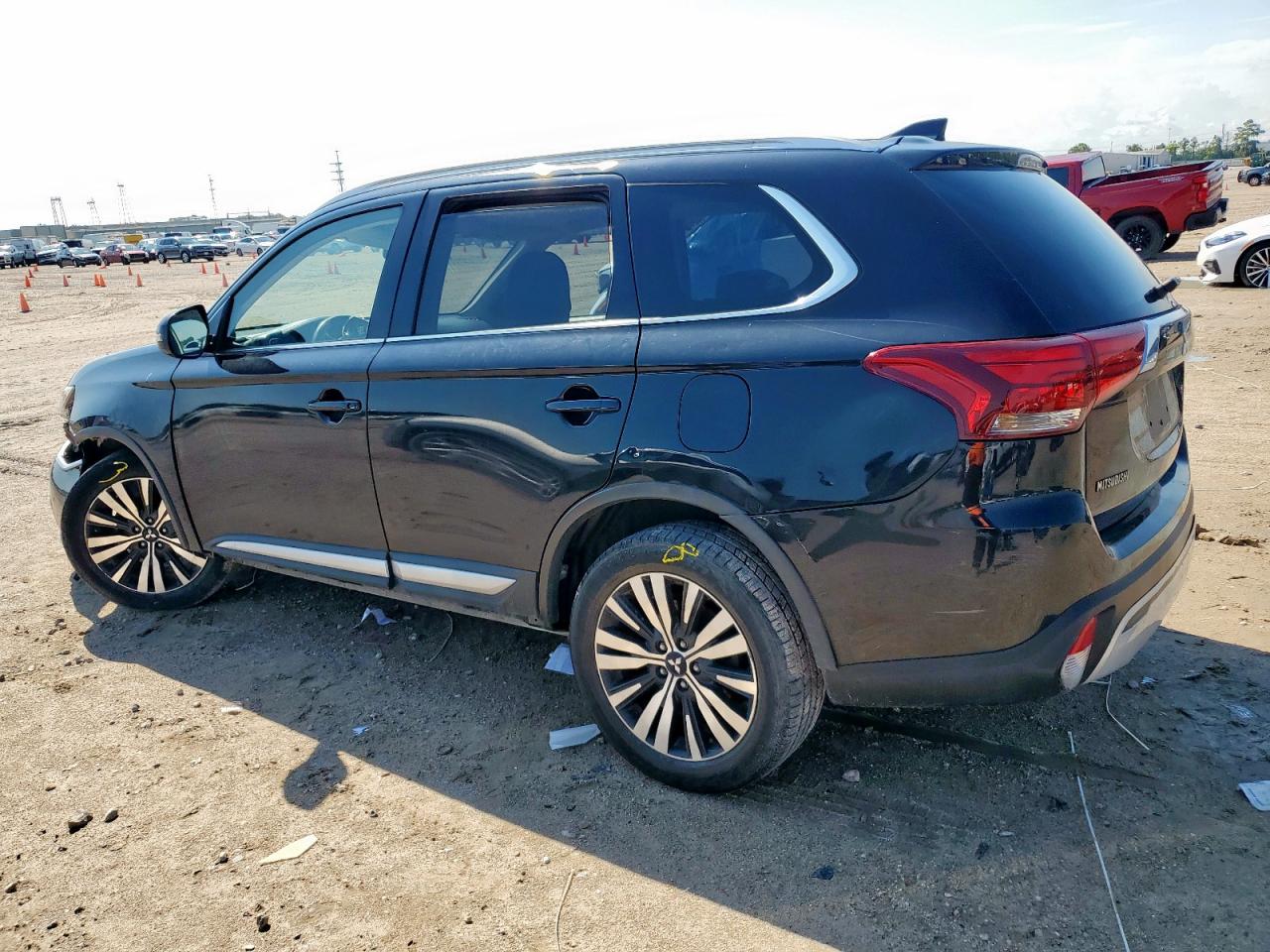 MITSUBISHI OUTLANDER SE