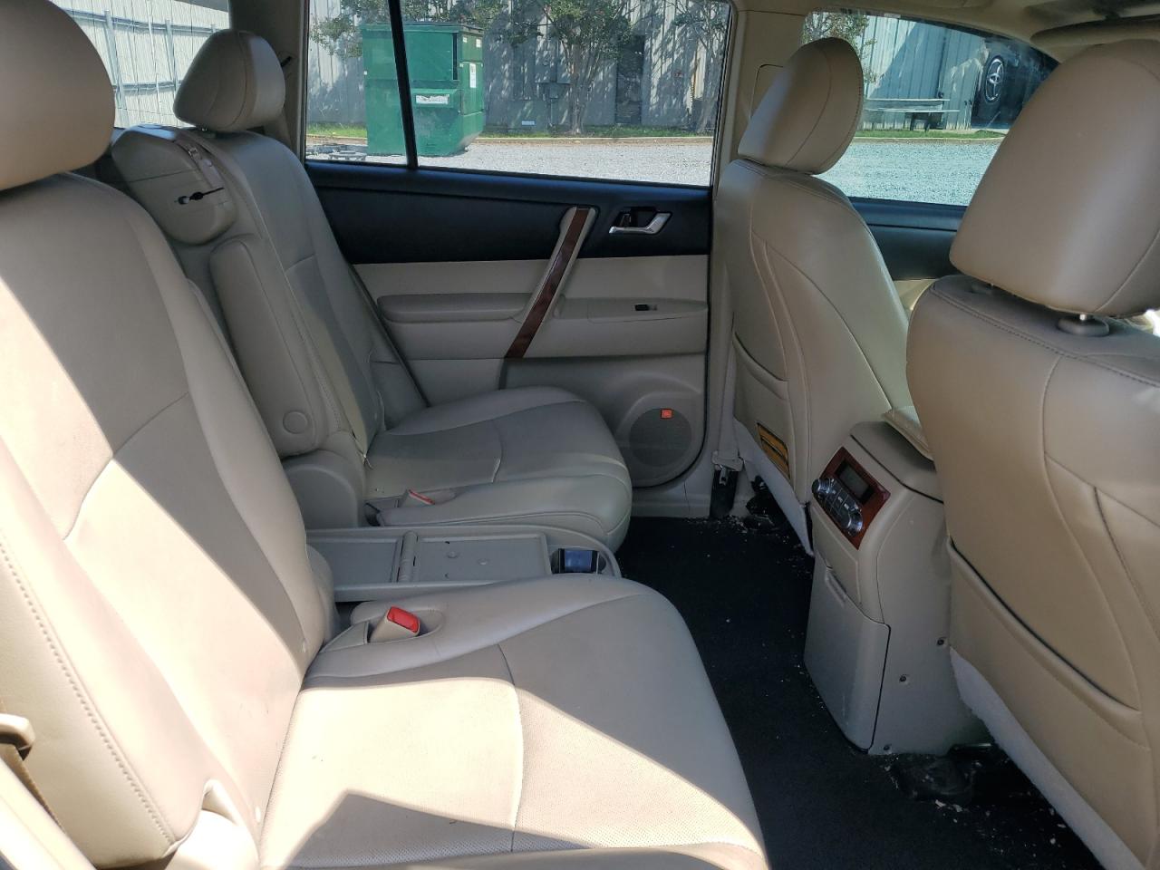 TOYOTA HIGHLANDER LIMITED