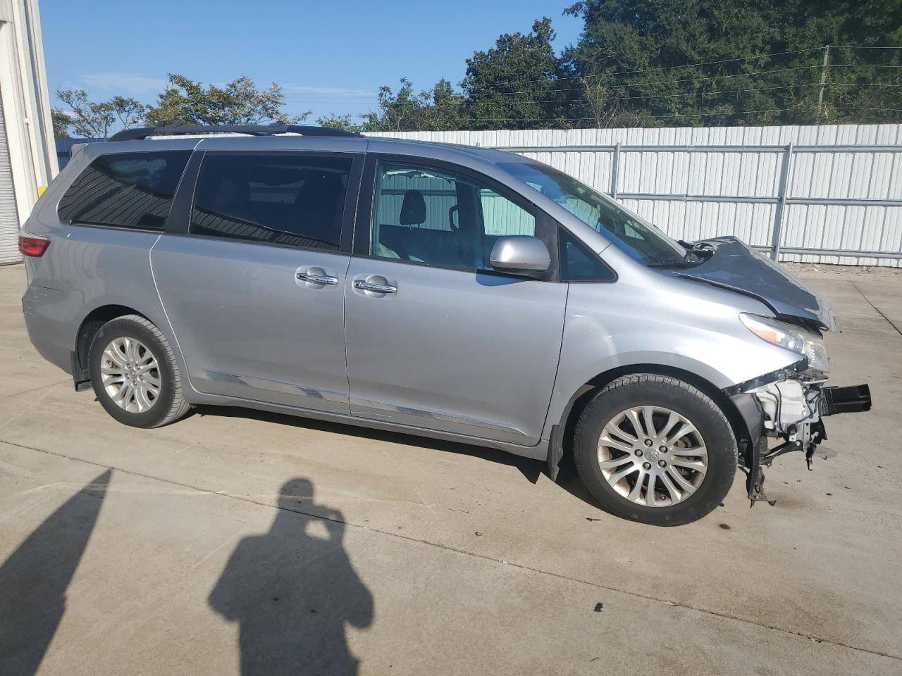 TOYOTA SIENNA XLE