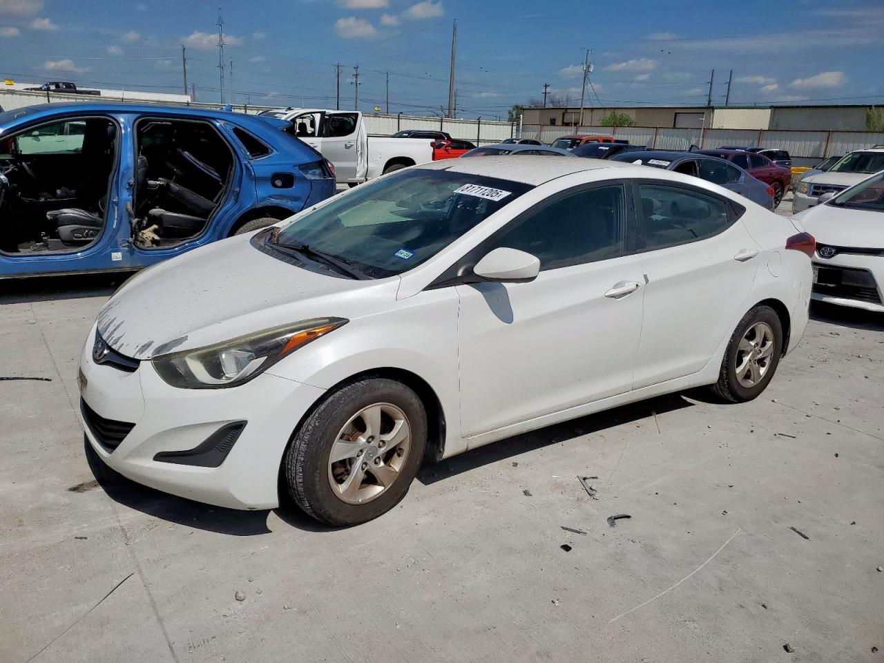 HYUNDAI ELANTRA SE