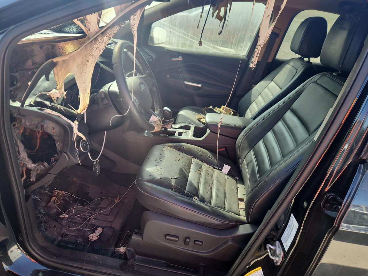 FORD ESCAPE TITANIUM