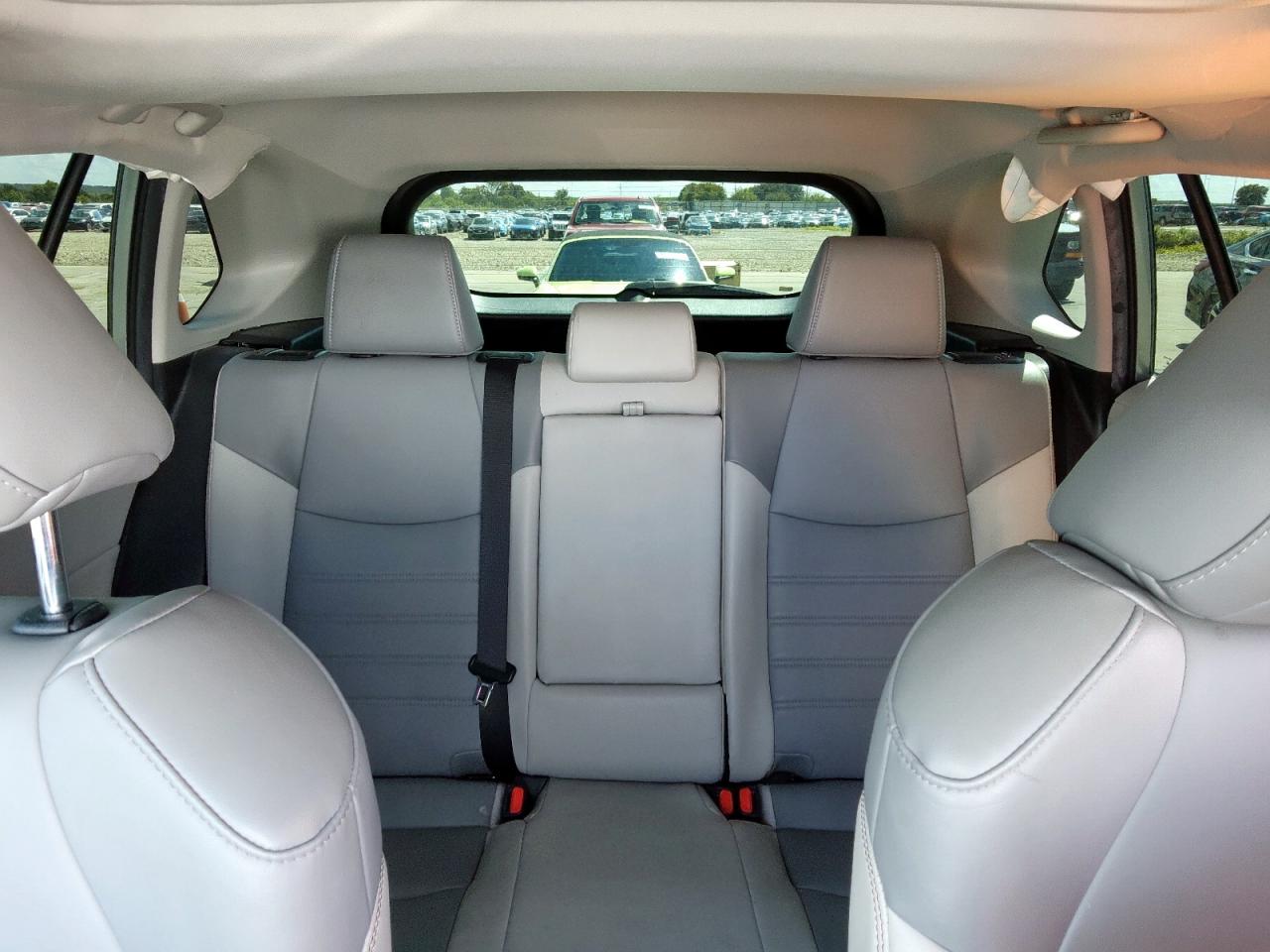 TOYOTA RAV4 XLE PREMIUM