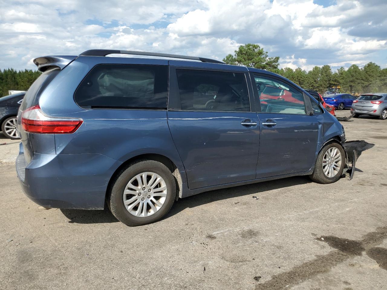 TOYOTA SIENNA XLE