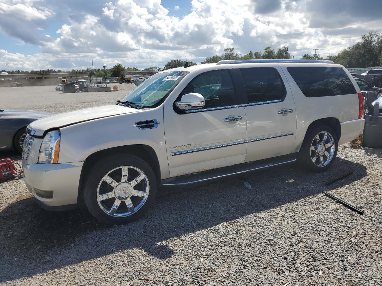 CADILLAC ESCALADE ESV LUXURY
