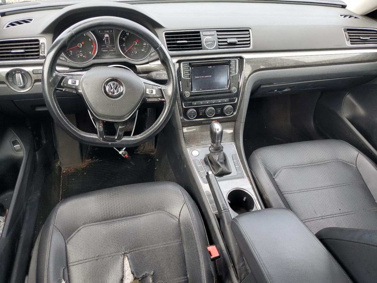 VOLKSWAGEN PASSAT SE