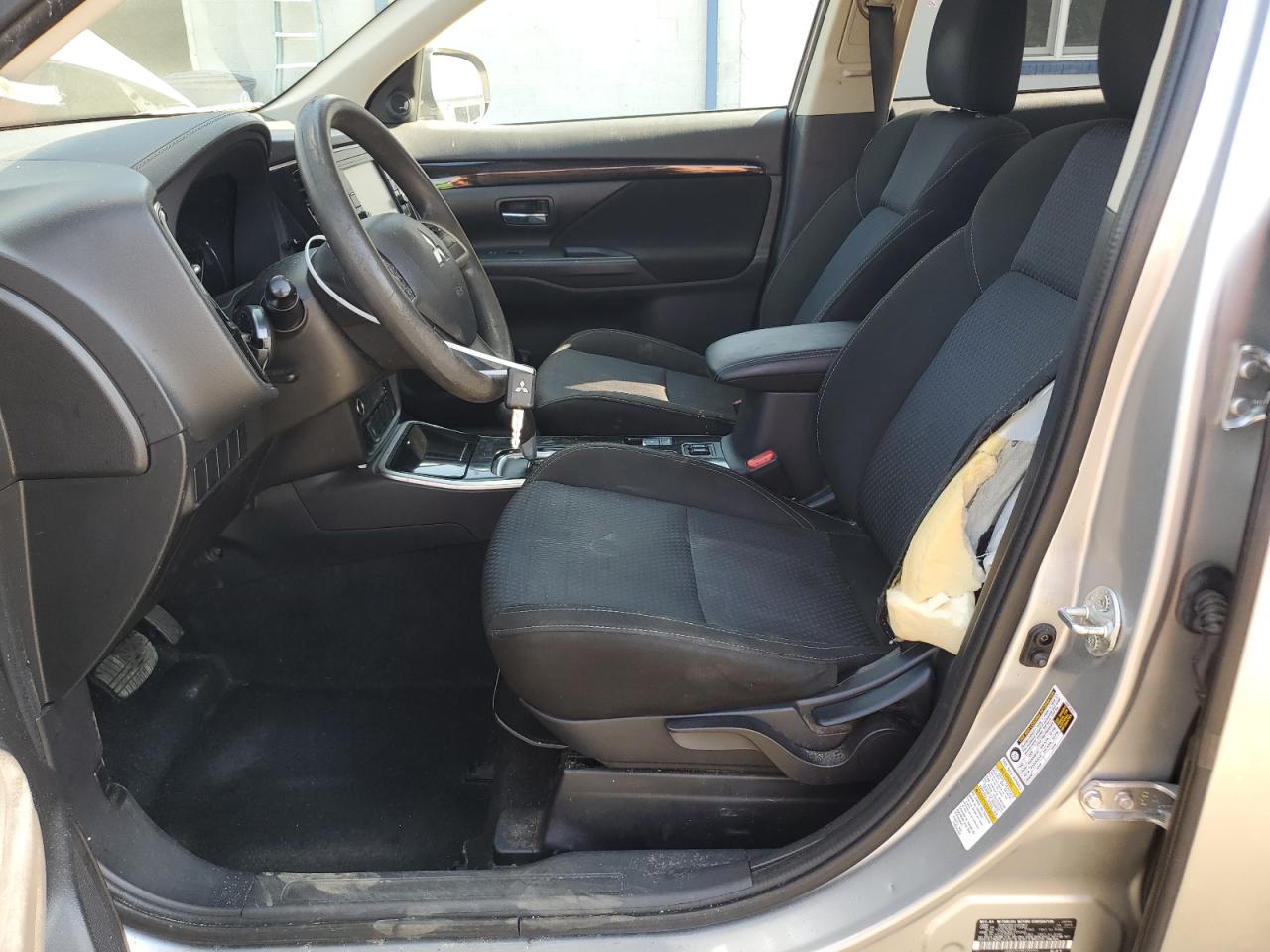 MITSUBISHI OUTLANDER ES